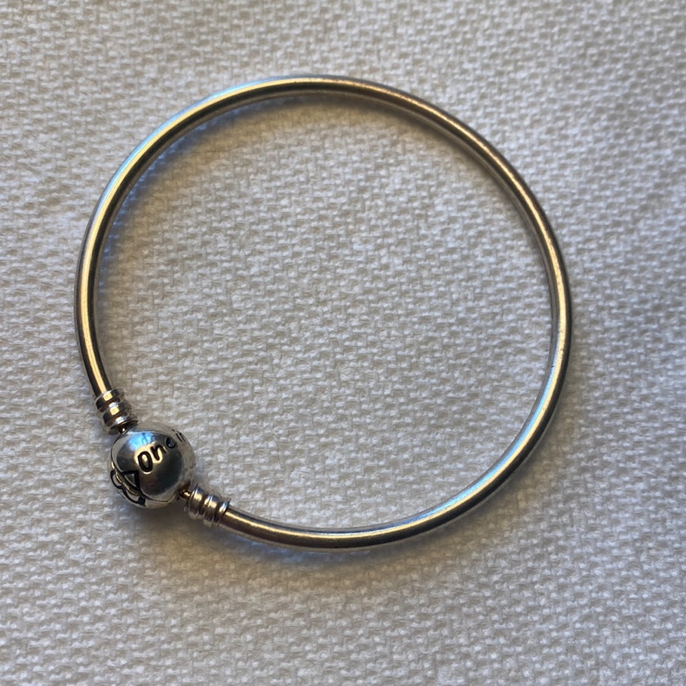 Pandora “one in a million” heart charm bracelet. Round clasp.